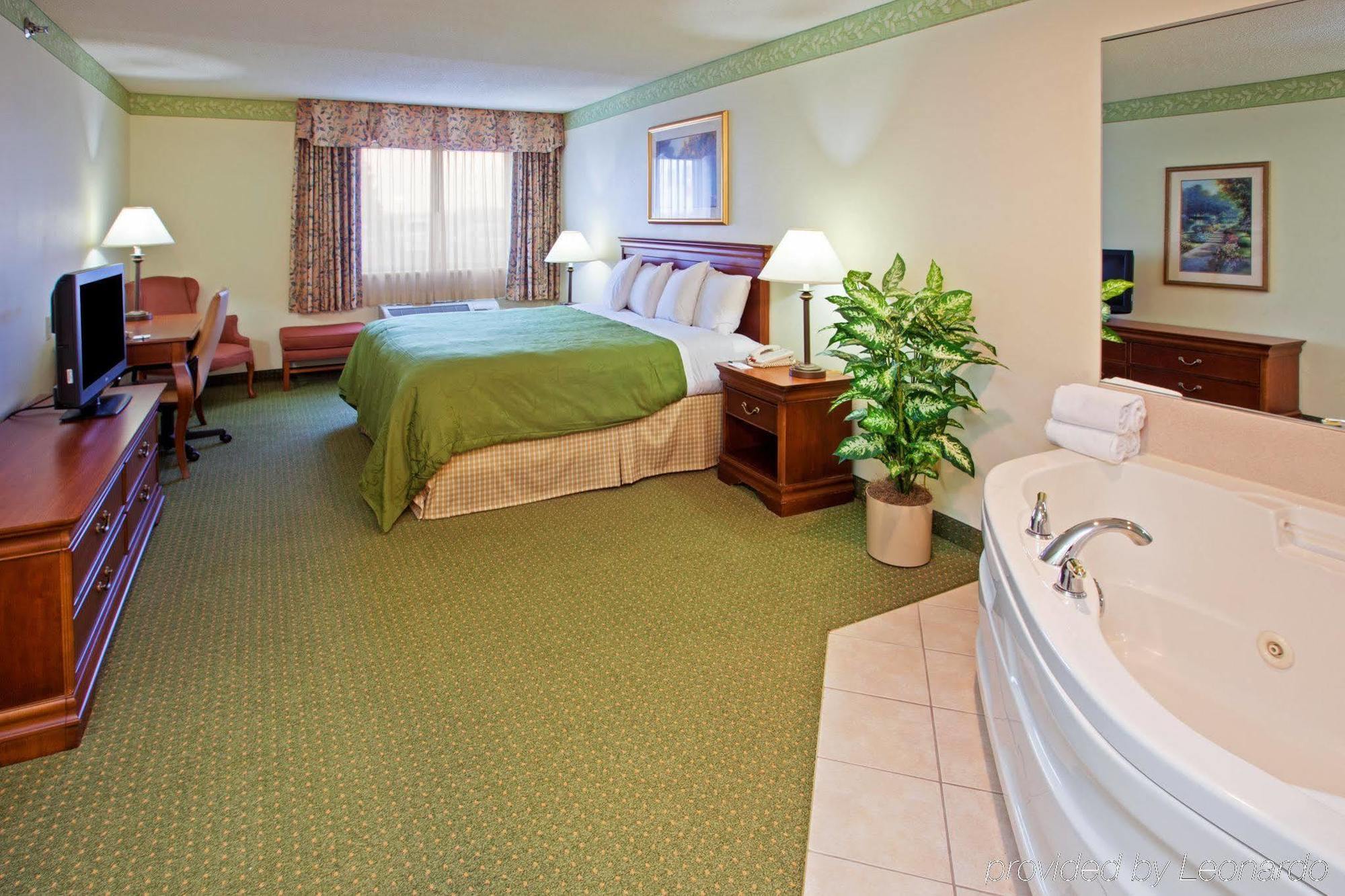 Baymont By Wyndham Mishawaka South Bend Area Hotell Eksteriør bilde
